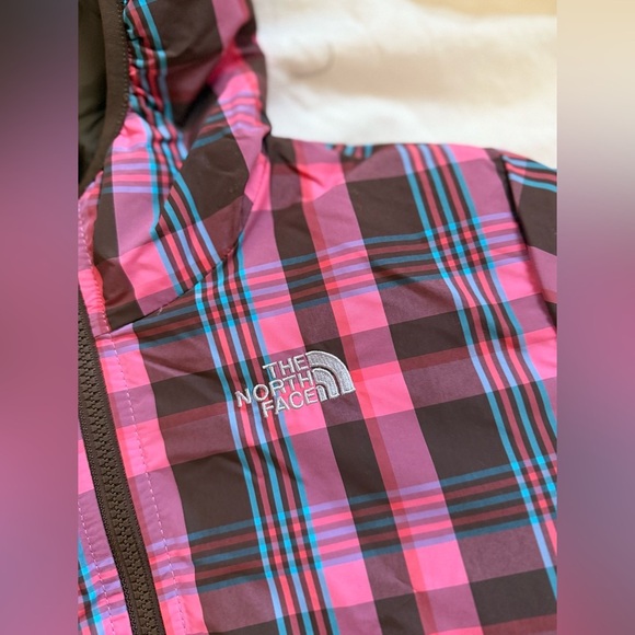 Reversible Brown and Pink North Face Puffer Jacket with Hood - Picture 4 of 4